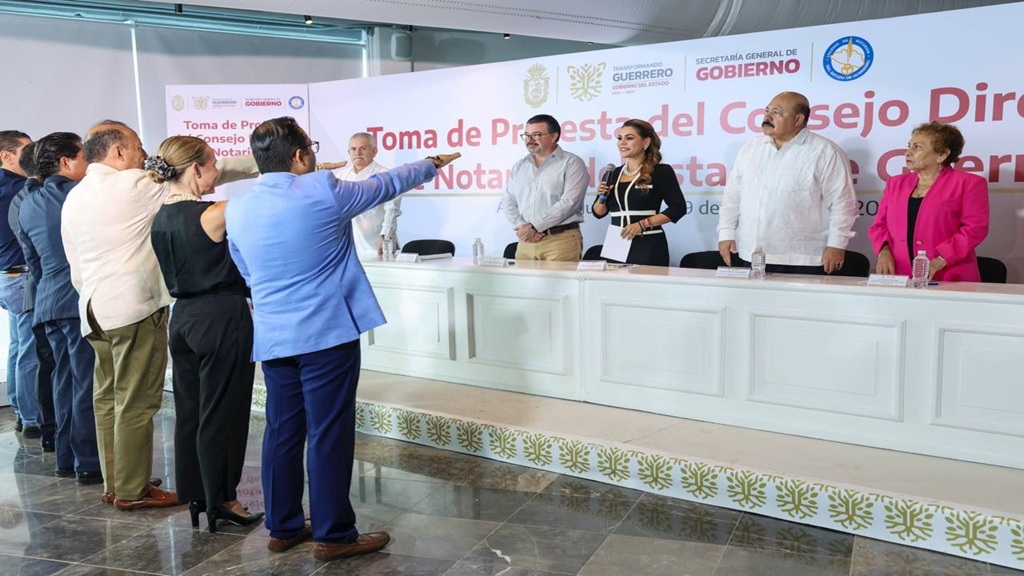 Evelyn Salgado toma protesta al Consejo Directivo de Notarios del Estado de Guerrero