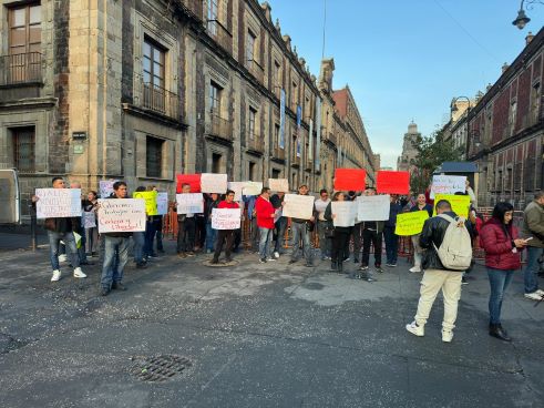 Ahora se manifiestan taxistas de plataformas