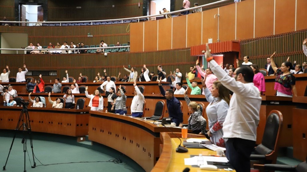 Se integran grupos parlamentarios de la 64 Legislatura de Guerrero