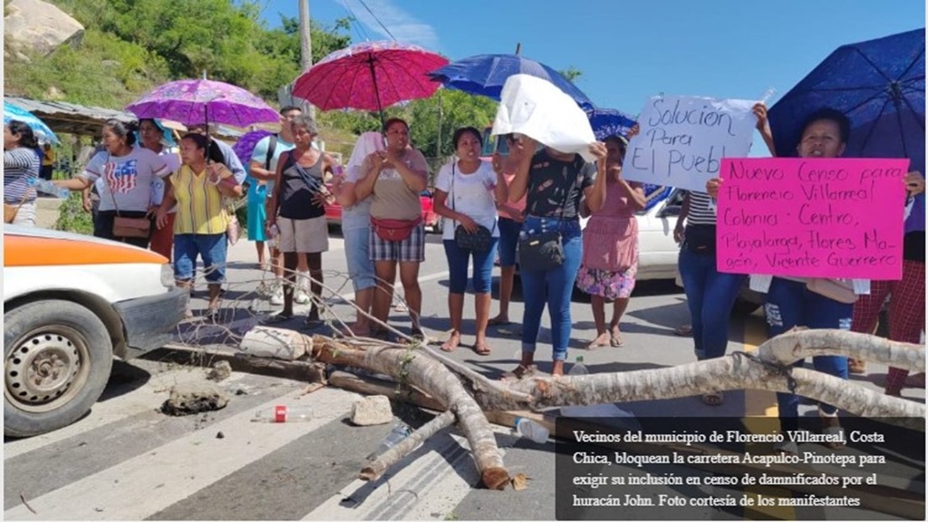 Habitantes de San Marcos, Cruz Grande cierran la vía a Acapulco-Pinotepa; reclaman entrar al censo de damnificados