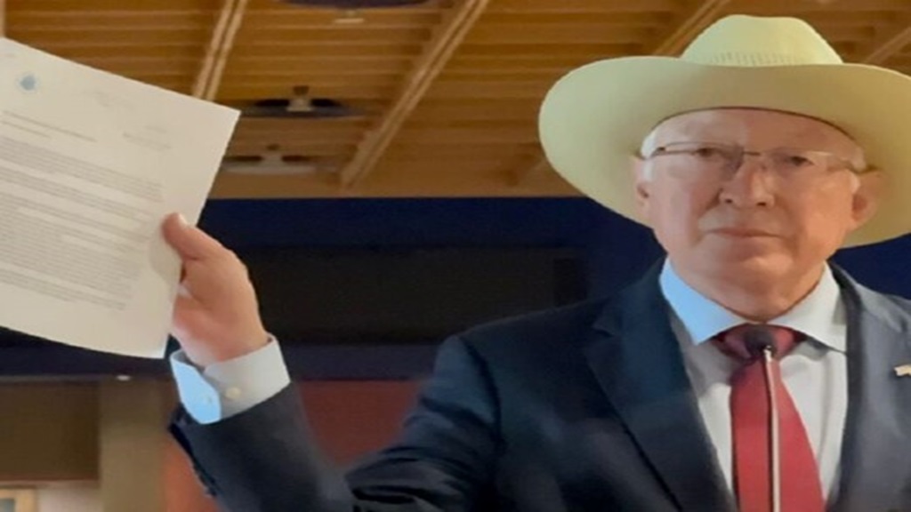 Ken Salazar dejó en ridículo a Gerz Manero por solicitud de información sobre detención de “El Mayo”