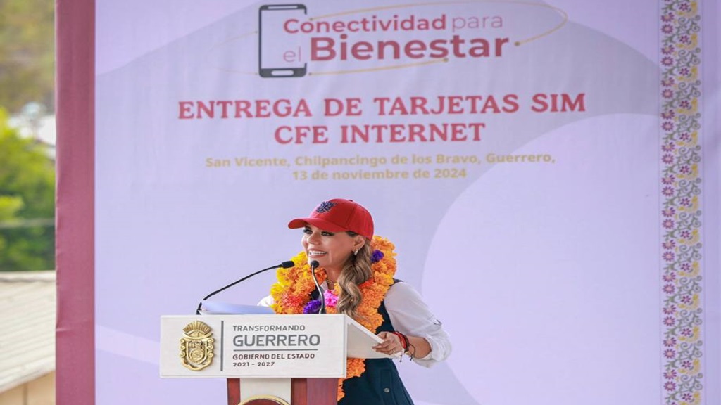 Evelyn Salgado lleva conectividad de Internet y Telefonía a comunidades serranas de Guerrero