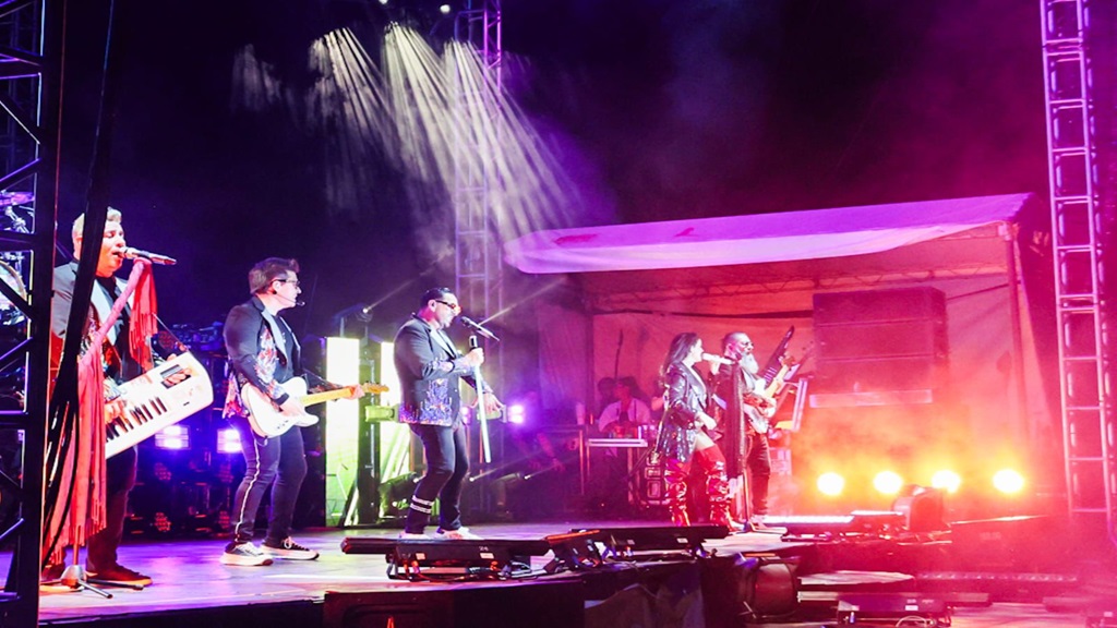 Un éxito el concierto de Matute, Caló y El Círculo, turistas y residentes disfrutaron del evento artístico