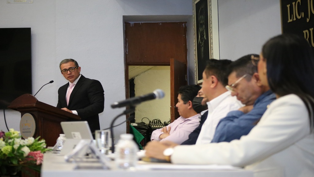 Comparece ante el Congreso el secretario de Contraloría y Transparencia Gubernamental