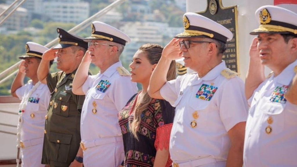 Evelyn Salgado Pineda asiste a la ceremonia de arribo del Buque Escuela Cuauhtémoc