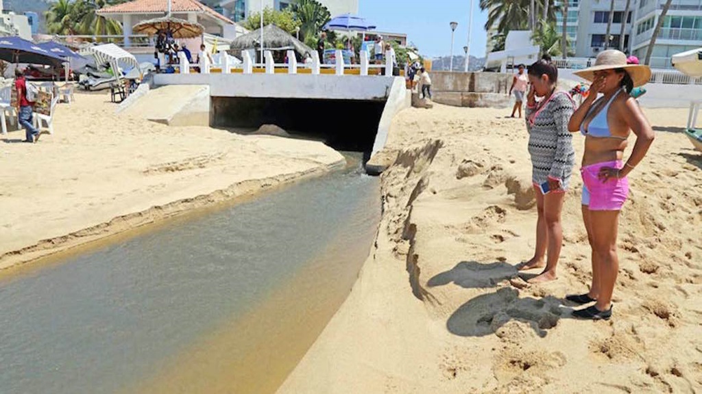 Playa Icacos no es apta para uso recreativo, advierte la Cofepris en su último estudio