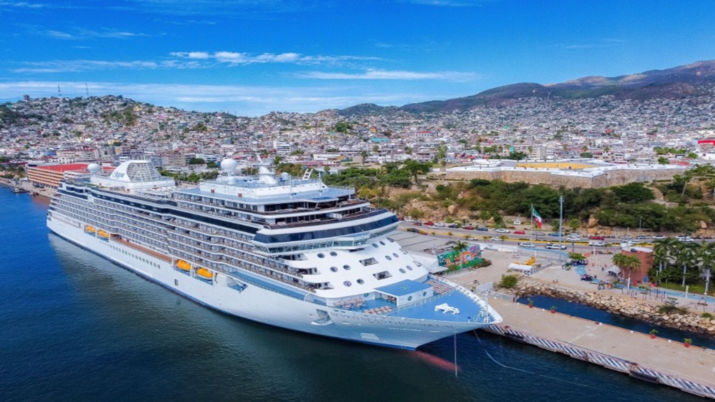 Con más de 700 pasajeros atraca el Crucero Seven Seas Grandeur a Acapulco, segundo del año.