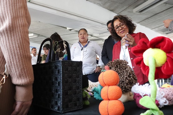 Entregan autoridades capitalinas constancias a mujeres privadas de la libertad que tomaron curso