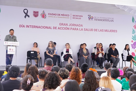 Encabezan Clara Brugada y Zoé Robledo gran jornada de salud para mujeres; anuncian seis programas de atención