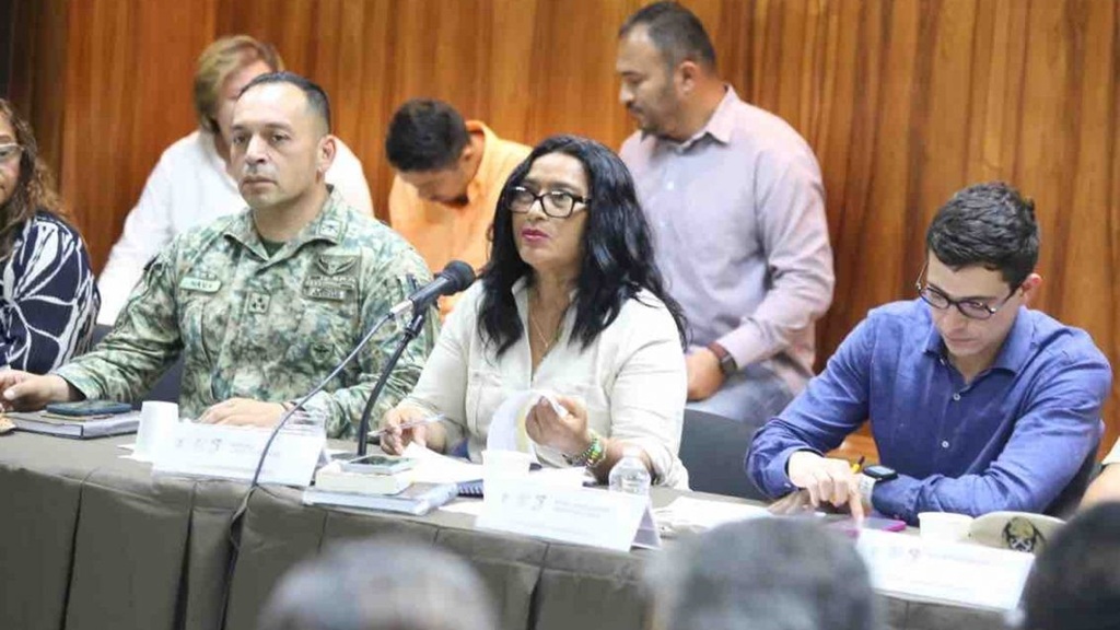 Protestan periodistas y comunicadores en el Senado, contra la Ley de Telecomunicaciones.