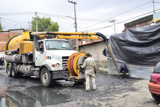 Clara Brugada atiende a familias damnificadas por las lluvias en Iztapalapa; se brinda atención integral a afectados