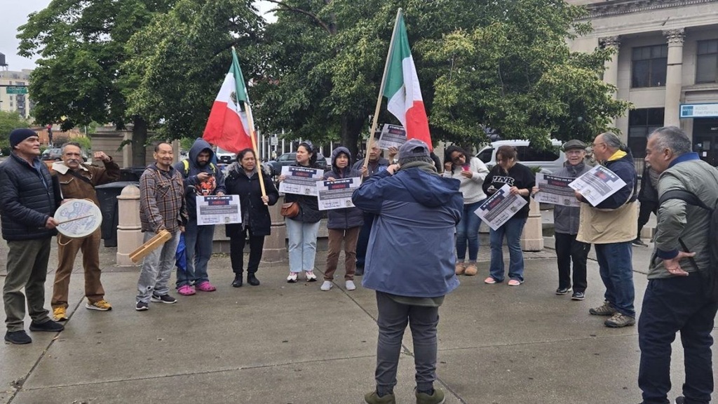 Proponen migrantes de Guerrero luchar para que no se quite la ciudadanía de EU a sus hijos, una barbaridad racista
