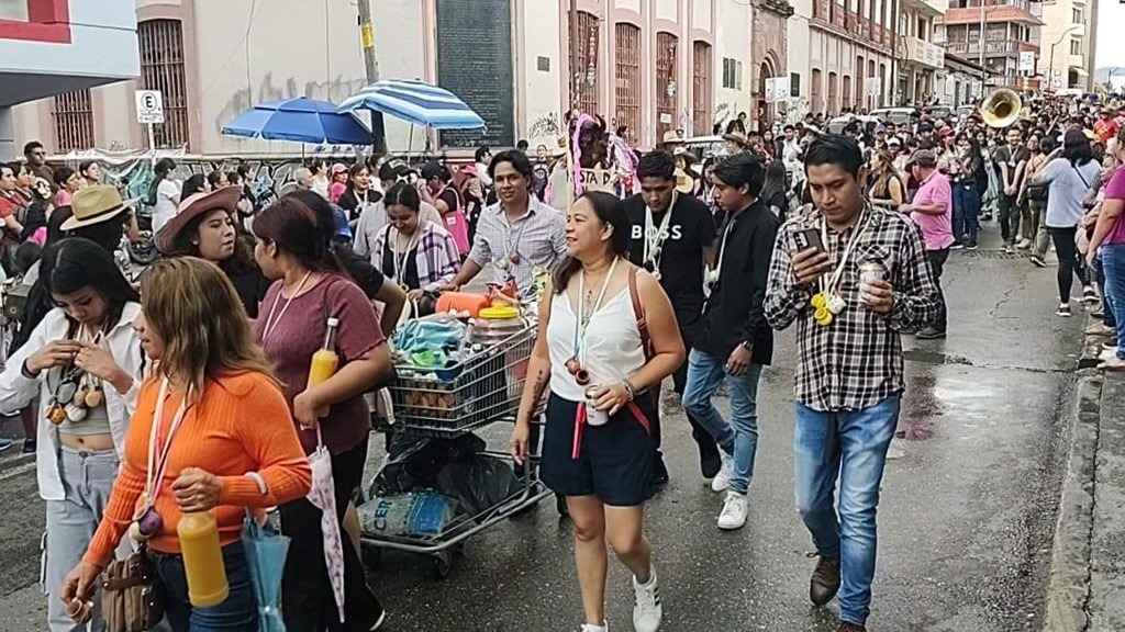 Miente Javier Saldaña; siguen las quemas y las megaborracheras en la UAGro