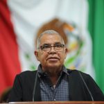 Celebra Alberto Vanegas prohibición de vapeadores y cigarrillos electrónicos