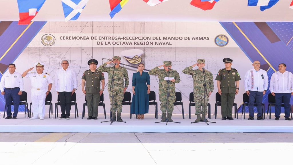 Asiste Evelyn Salgado a la Ceremonia de Entrega Recepción del Mando de Armas de la Octava Región Naval