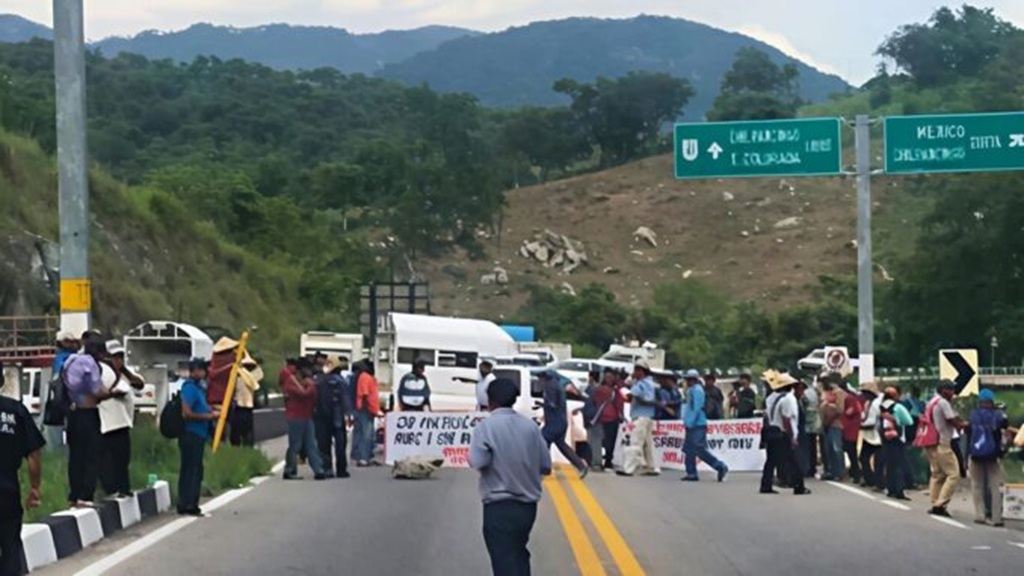 Retienen a GN y Ejército en Guerrero: Irrumpieron en casas y se robaron 34 millones de pesos, acusan