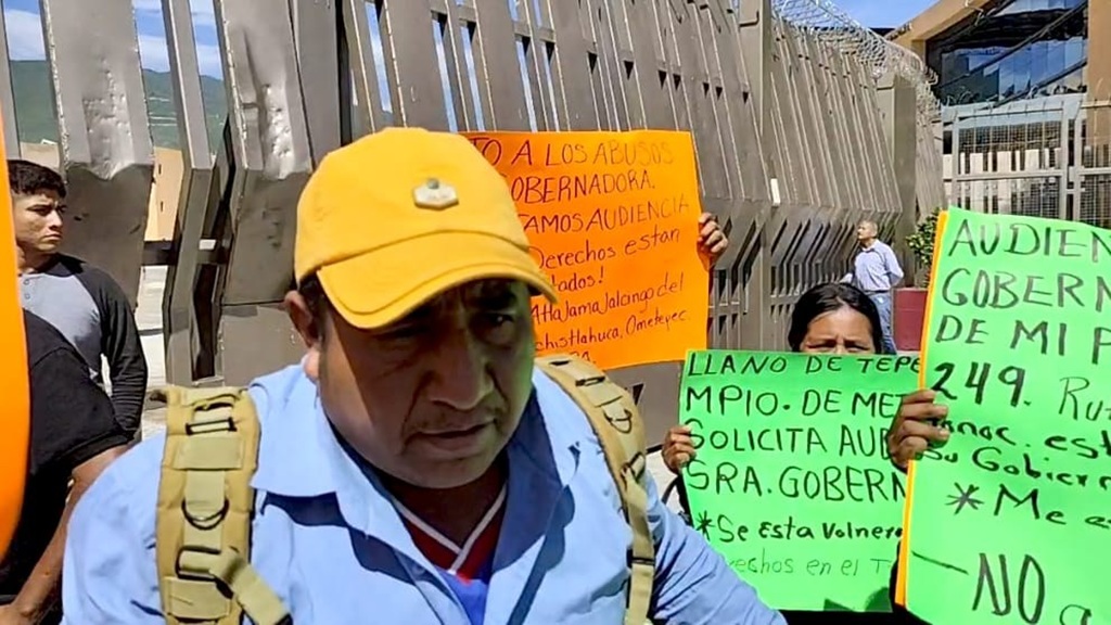 Con un plantón, transportistas de la Montaña denuncian invasión de rutas