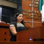 Caso Ayotzinapa: Encapuchados Incendian Camión en Campo Militar Uno-A con Bombas Molotov