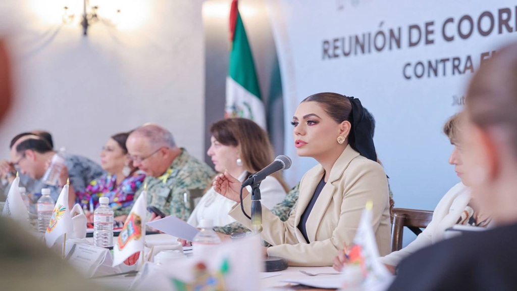 Evelyn Salgado participa en reunión interestatal contra robo de vehículos; destaca reducción en Guerrero