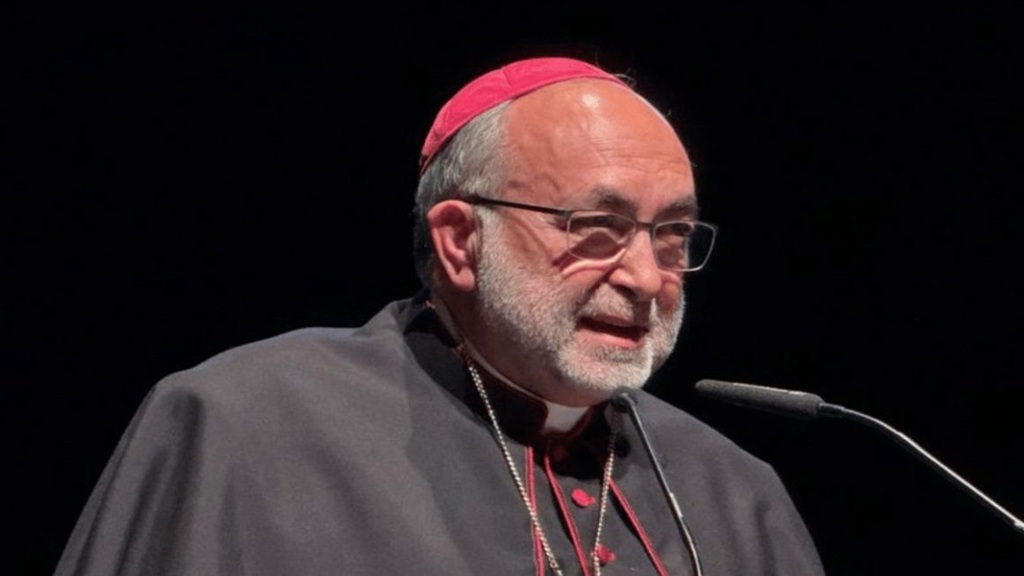 Encañonan encapuchados a arzobispo español en La Montaña de Guerrero