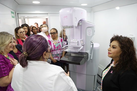 Con la campaña “Tómatelo a pecho, hazte una mastografía”, Clara Brugada convoca a mujeres a realizarse este estudio y la autoexploración