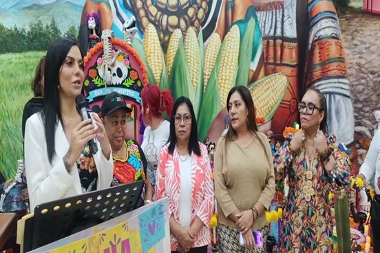 Xóchitl Bravo se compromete a que haya un mural en el Congreso referente a la lucha trans