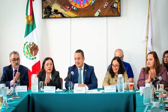 Diputados reconocen trabajo de Janecarlo Lozano durante comparecencia en el Congreso