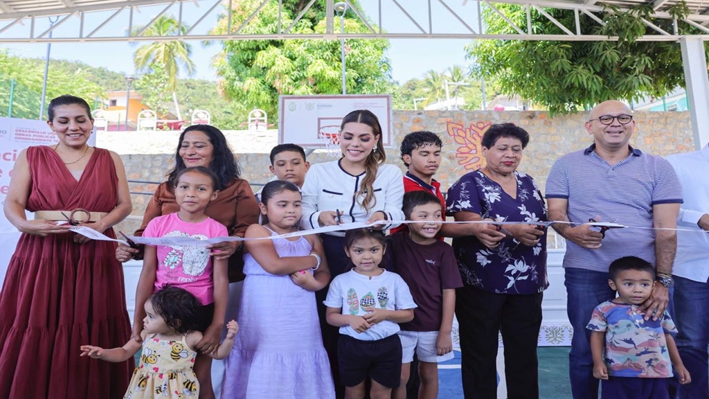 Inaugura la gobernadora Evelyn Salgado Pineda el parque de la colonia Mártires del 68 en Acapulco