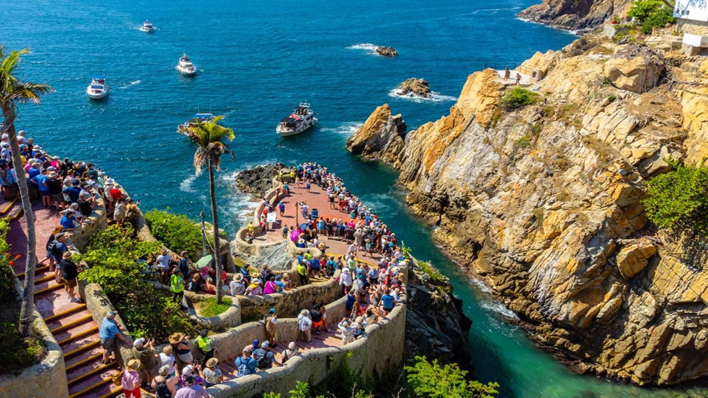 Acapulco lidera el repunte turístico invernal con crecimiento histórico en búsquedas de viaje del 69% en Booking.com