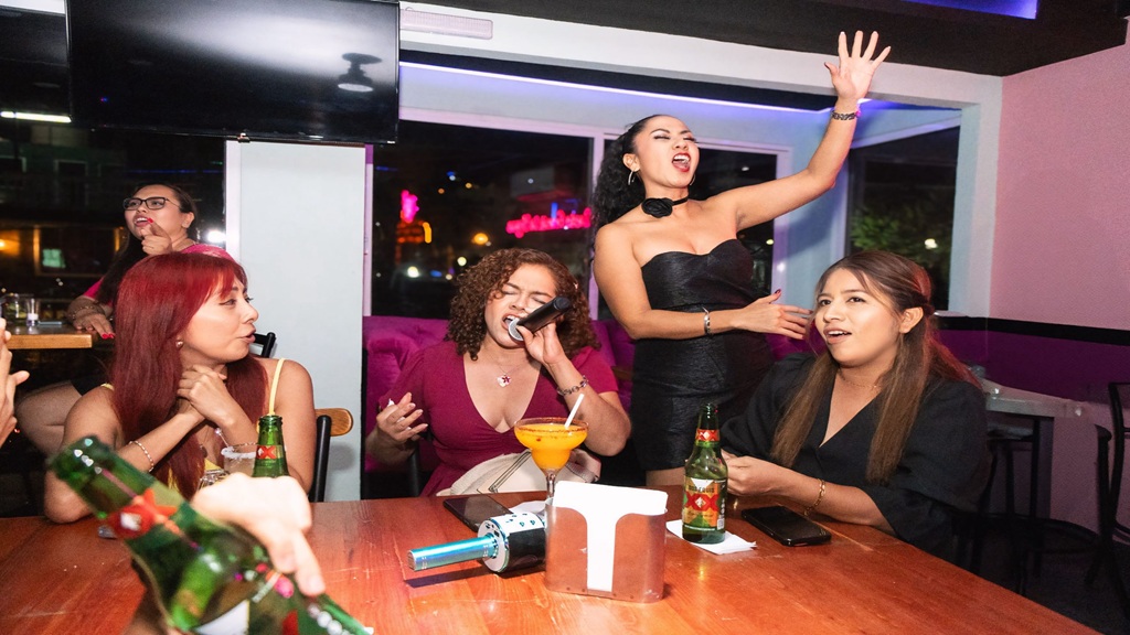 El 80% mujeres y el 20% hombres,regla estricta de La Casa de las Despechadas en Acapulco