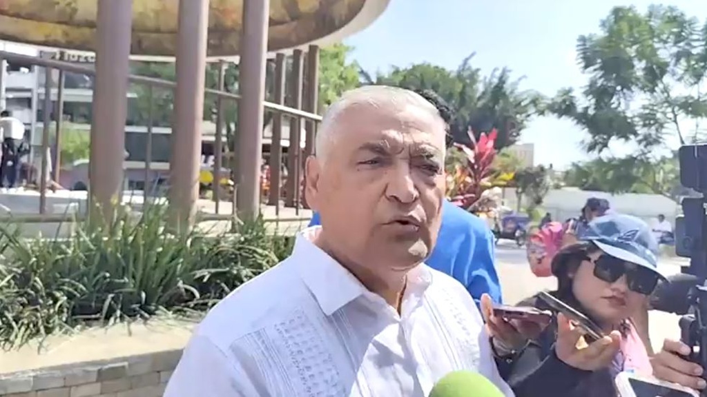 Corren a 500 maestros y administrativos de la SEG por abandono de empleo