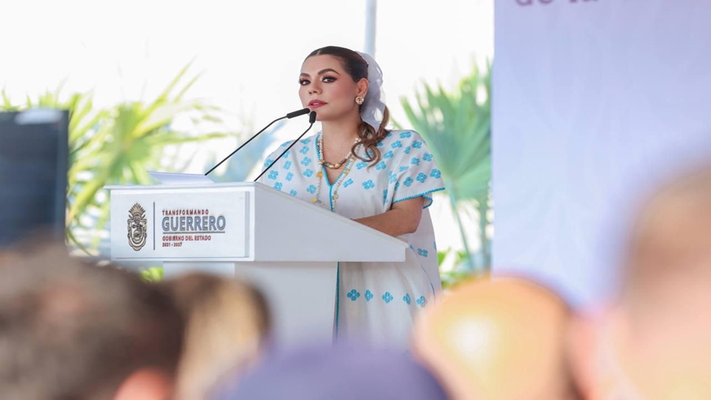 Acapulco está de pie y está brillando. Hoy el hogar del sol brilla con más fuerza que nunca”,: Evelyn Salgado