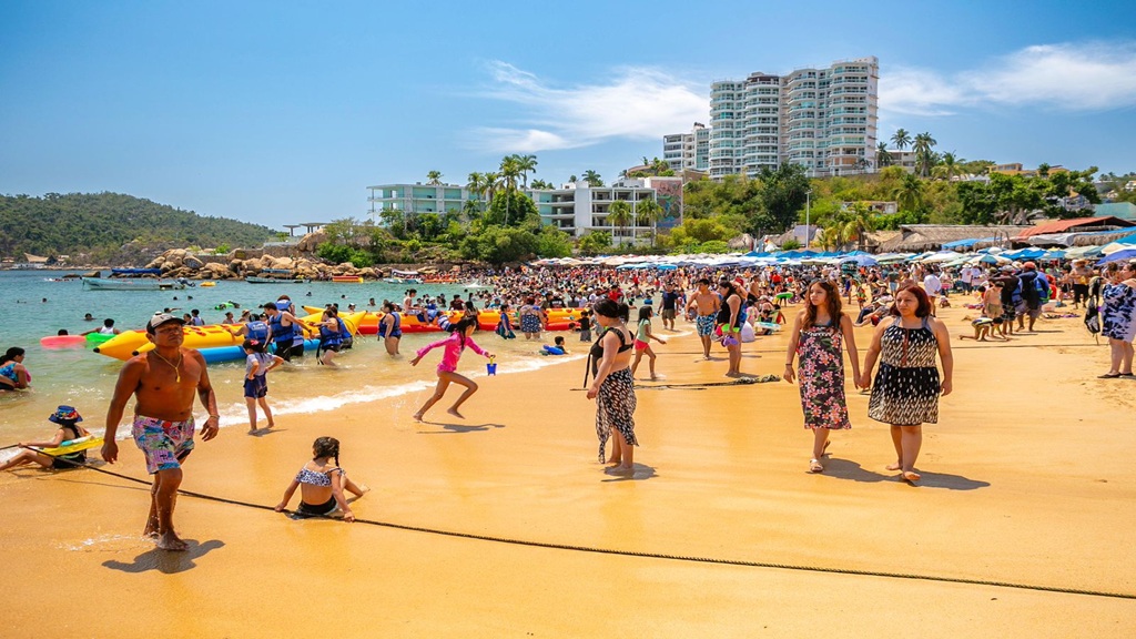 Buscan establecer capacidad de carga en playas de Acapulco