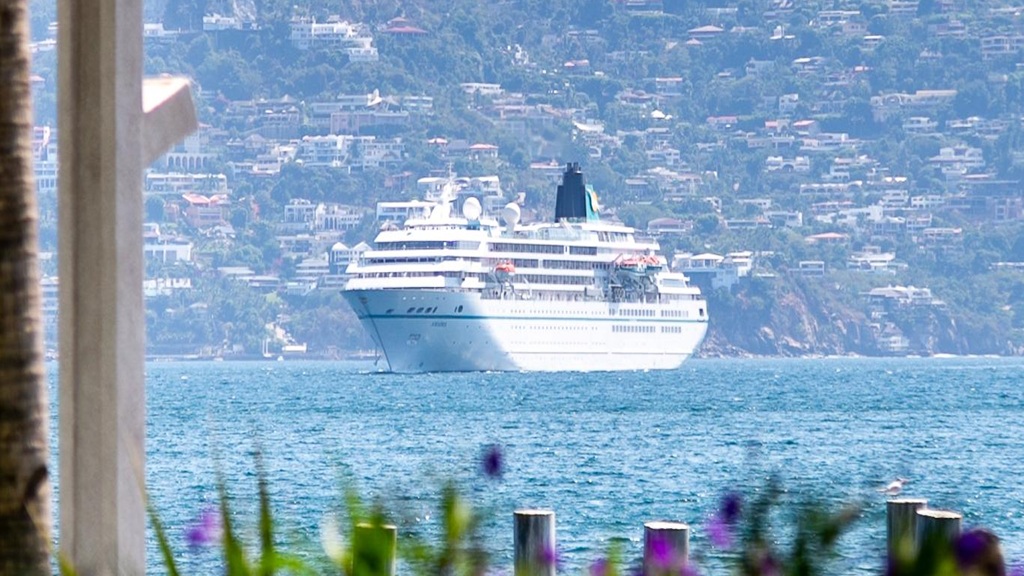 Arriba a Acapulco el MS AMADEA, quinto crucero del año