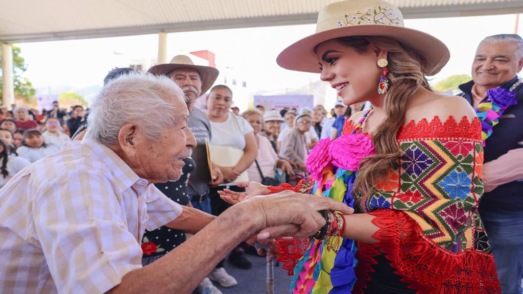 Evelyn Salgad impulsa el desarrollo y la conectividad de la Región Norte con atención directa a la población