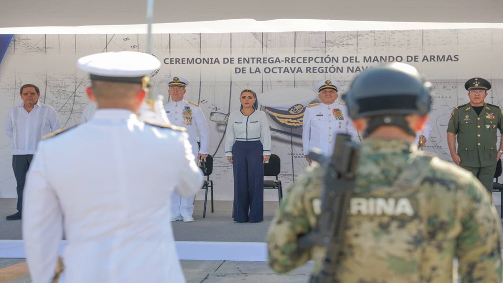 Martín Enrique Barney Montalvo asume como nuevo comandante de la Octava Región Naval