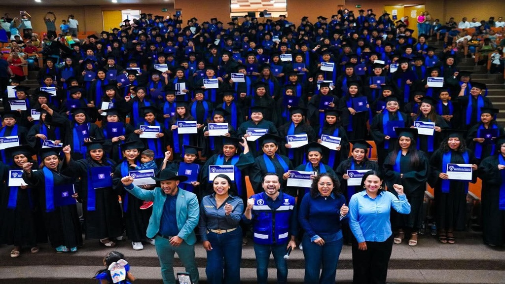 Tarjeta Violeta combate pobreza e impulsa el desarrollo académico de mujeres