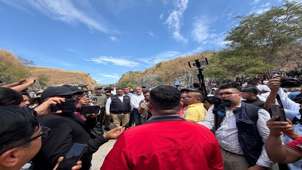 Liberan la Autopista del Sol después de siete horas de bloqueo, tras acuerdo con el gobierno del Estado