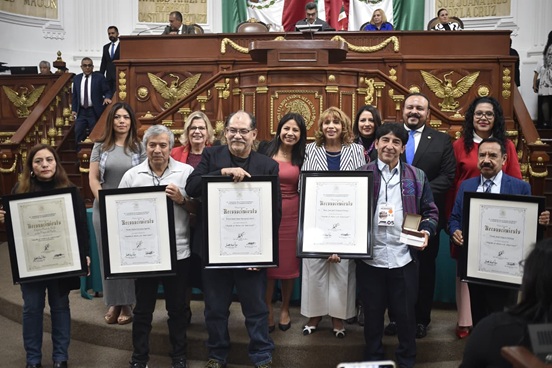Reciben nueve personas y organizaciones “Medalla al Mérito a la Salud”