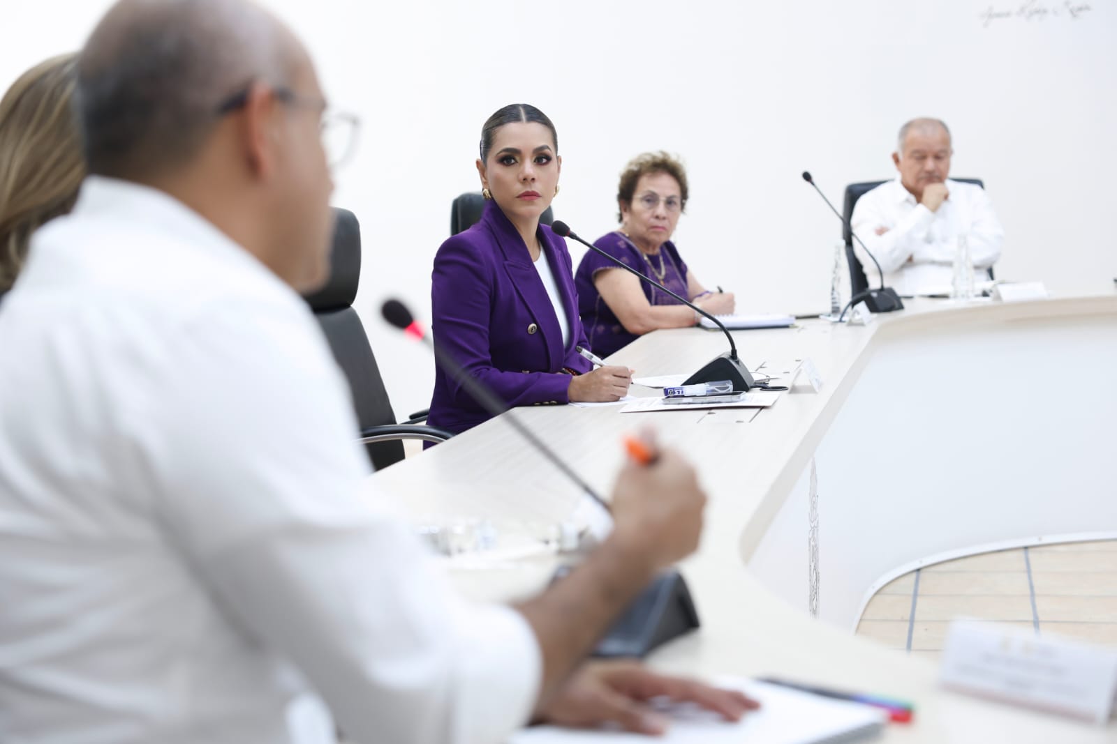 Revisa Evelyn Salgado avances de programas y acciones prioritarias con su gabinete