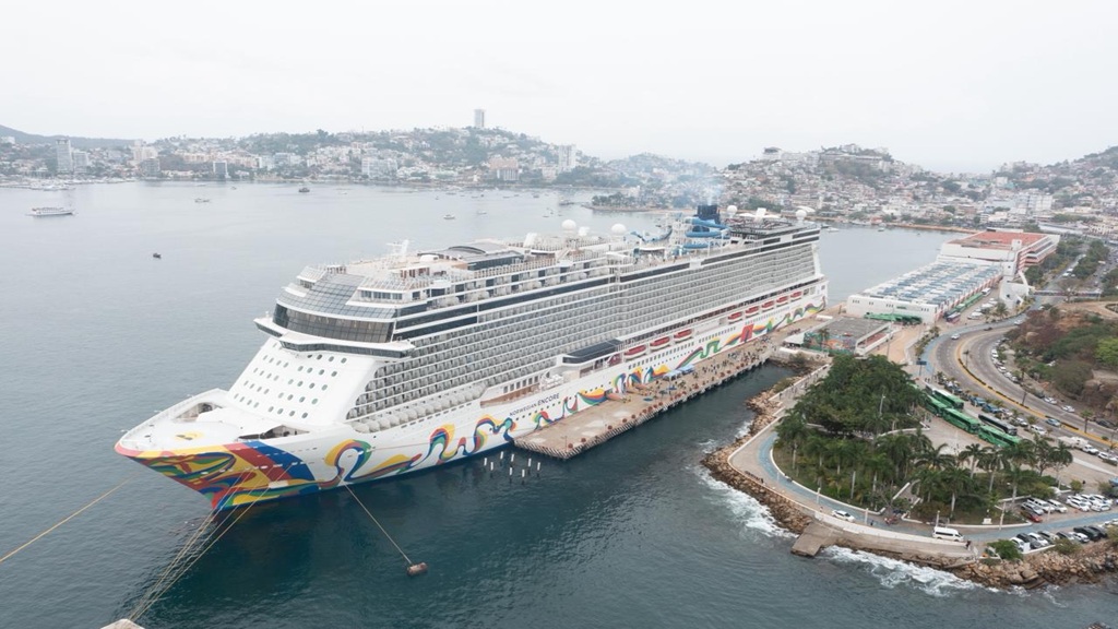 Arriba a Acapulco el Norwegian Encore con 5,247 personas a bordo