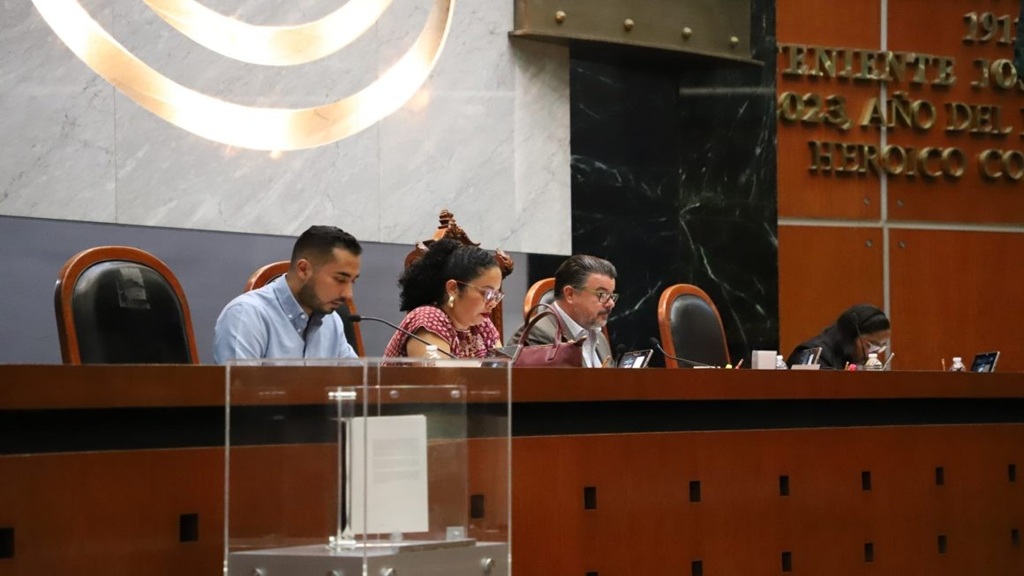 Presenta Evelyn al Congreso reforma quitar nombre de Rubén Figueroa de calendario cívico y actualizarlo.