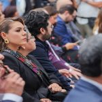 Funcionarios de la SEG atienden bloqueo de normalistas de Ayotzinapa en Chilpancingo